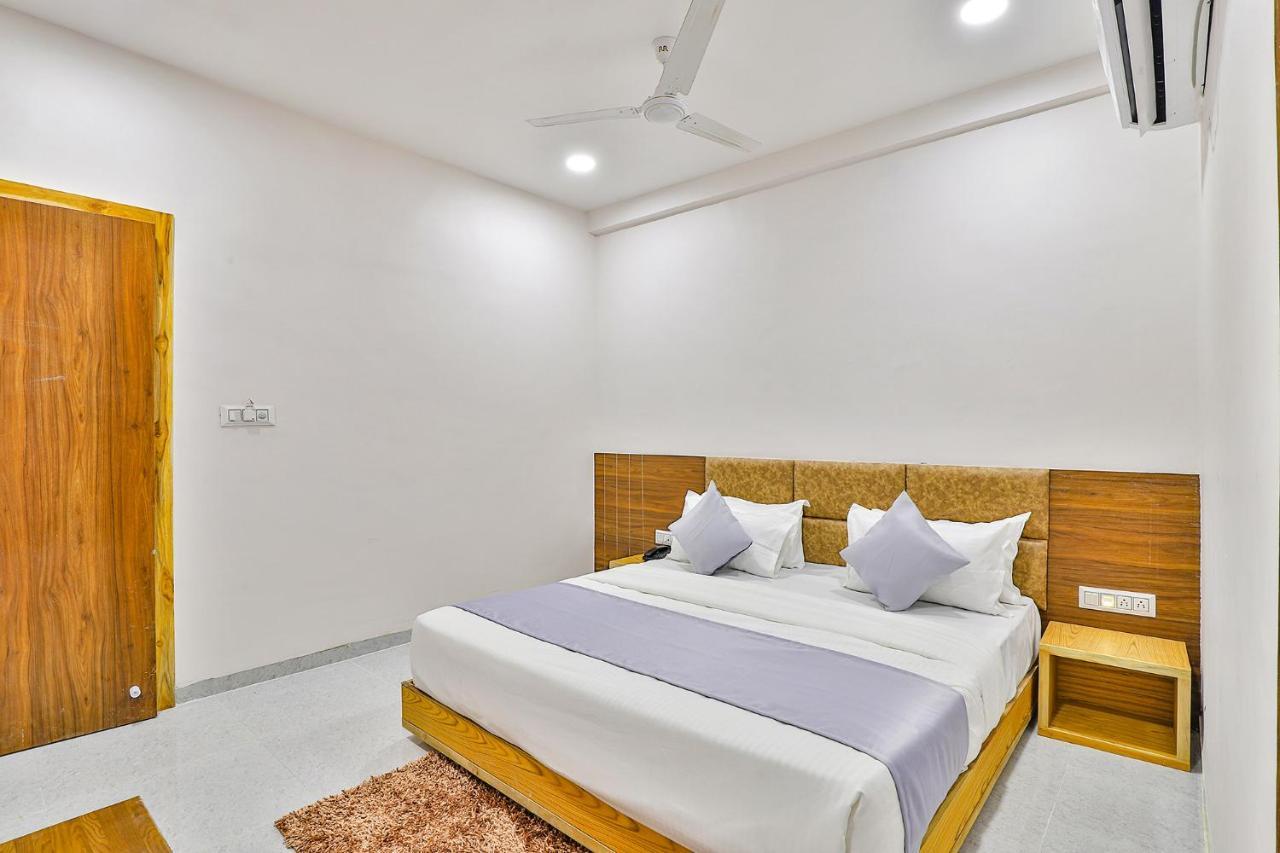 Fabhotel Parkland A Ахмедабад Экстерьер фото
