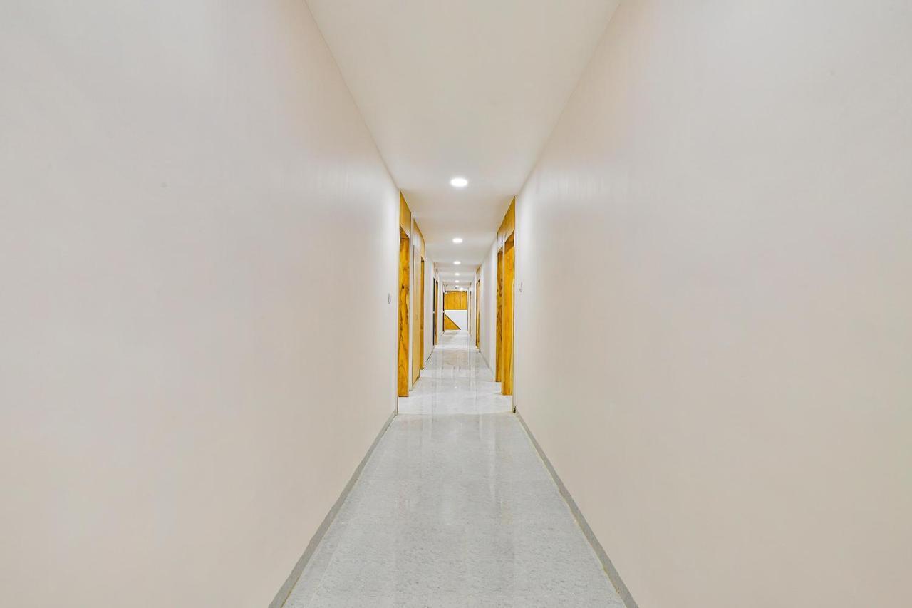 Fabhotel Parkland A Ахмедабад Экстерьер фото